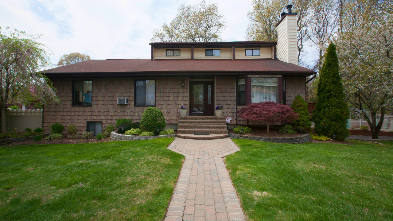 2724 Chestnut Ave, Ronkonkoma, NY, 11779 Scene 1