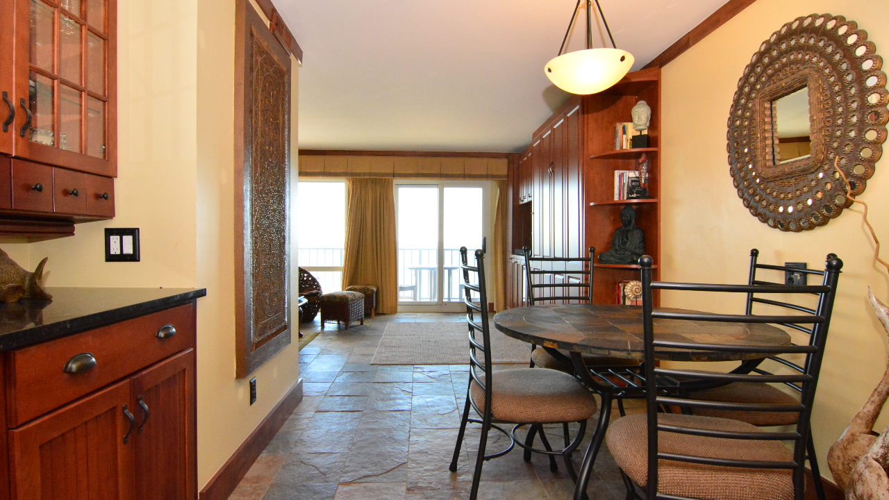 Dining Area to Kitchen