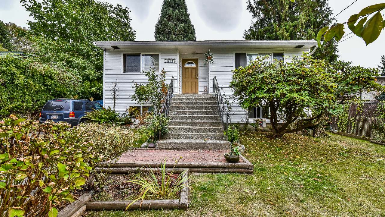 13646 BENTLEY ROAD, North Surrey, BC, V3R 5C2 Scene 1