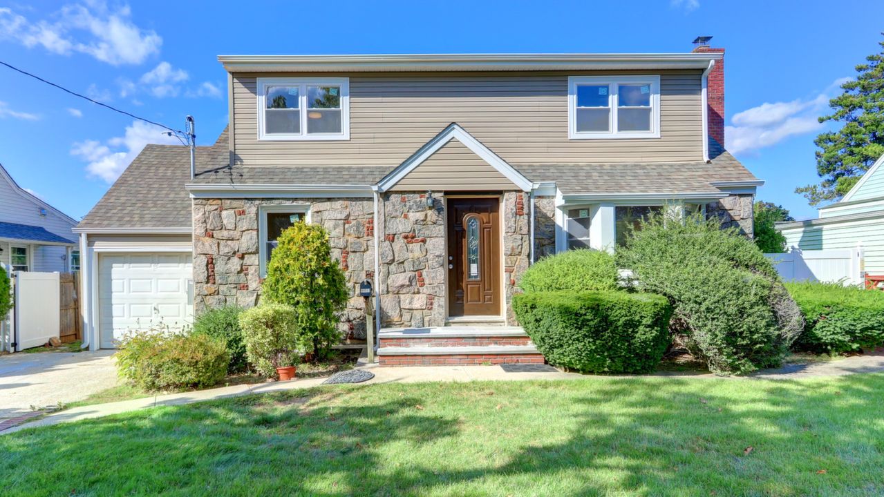 1789 Aaron Ave, East Meadow, NY, 11554 Scene 1