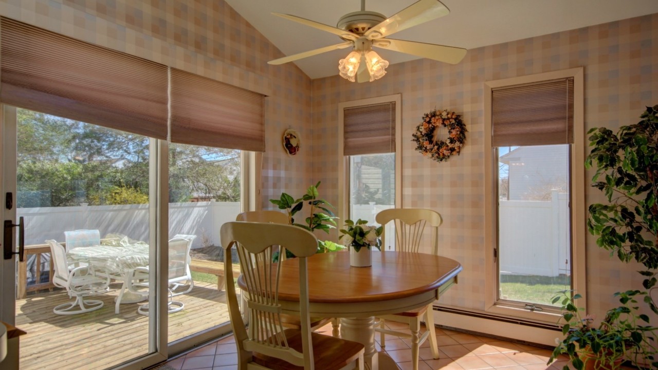 Kitchen Eating Area