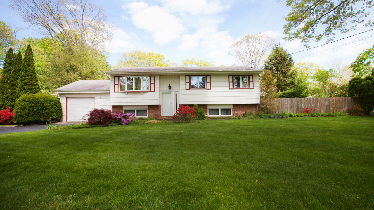 1219 Terry Rd, Ronkonkoma, NY, 11779 Scene 1