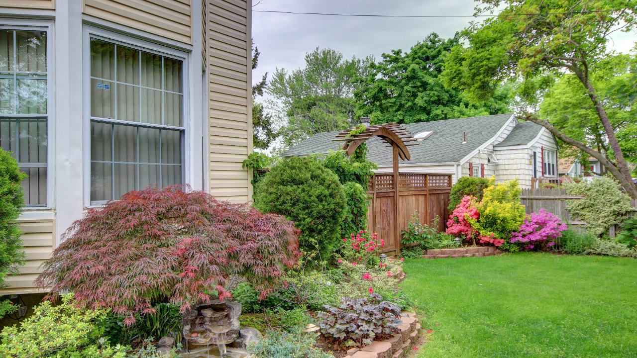 Front Lawn-Waterfall