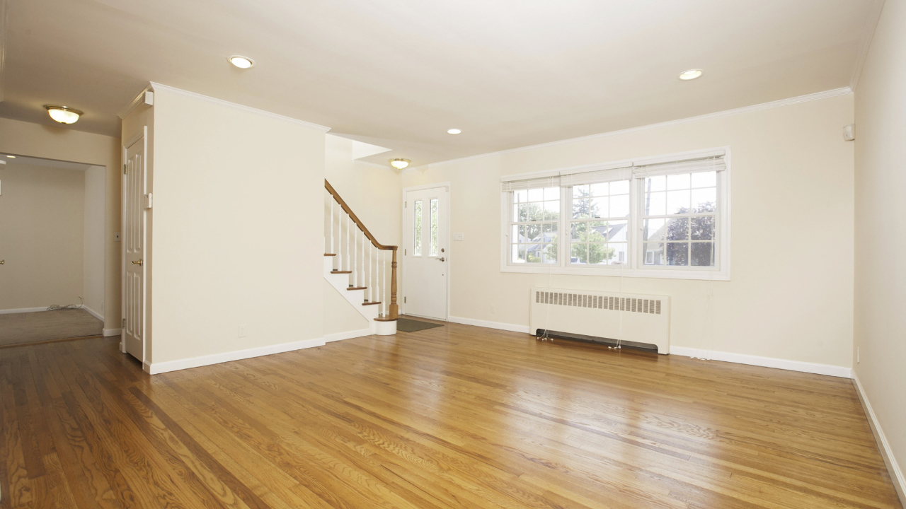 49 Interval Avenue, Farmingdale, NY, 11735 Scene 2