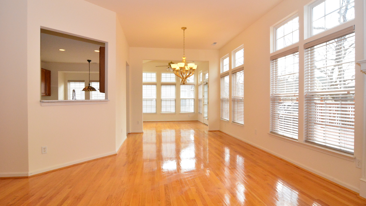  Family Room to Dining Room