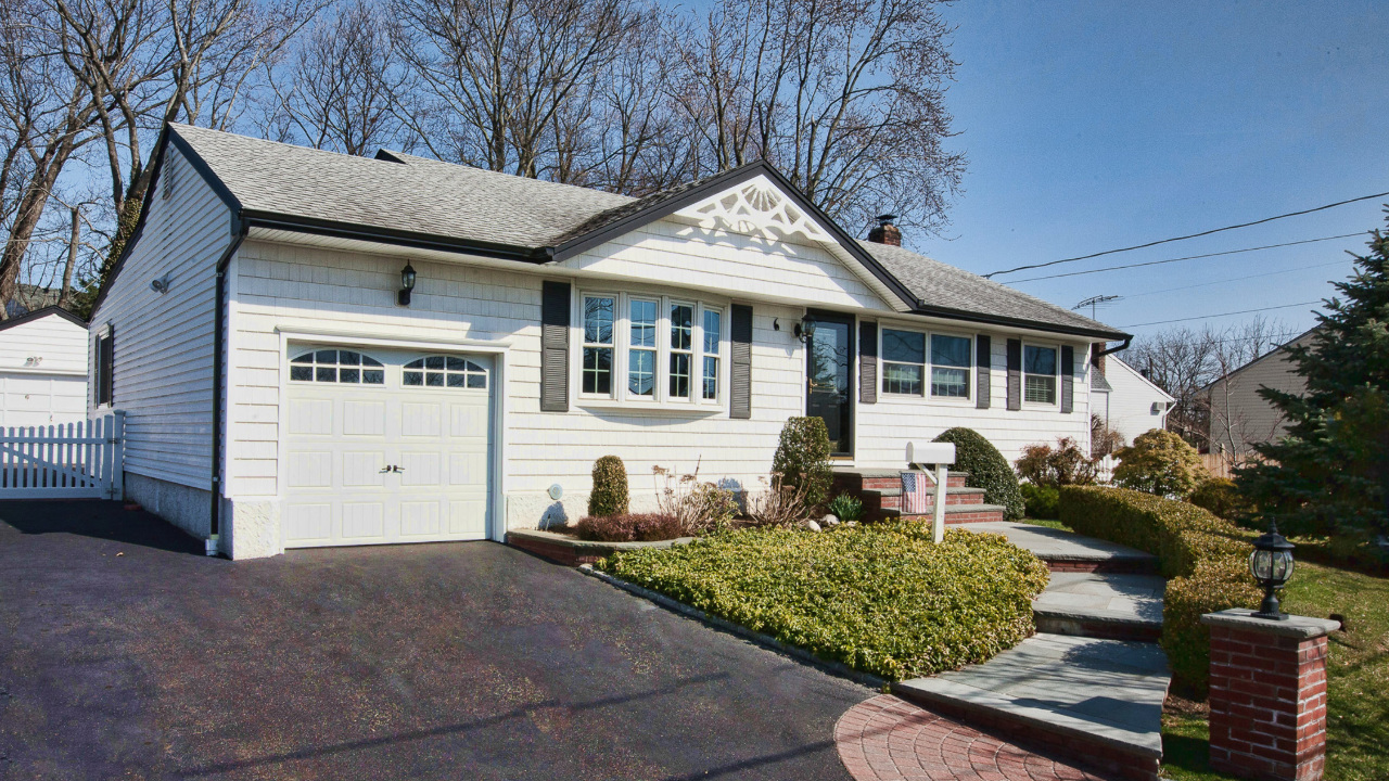 6 Fieldcrest Lane, Farmingdale, NY, 11735 Scene 1