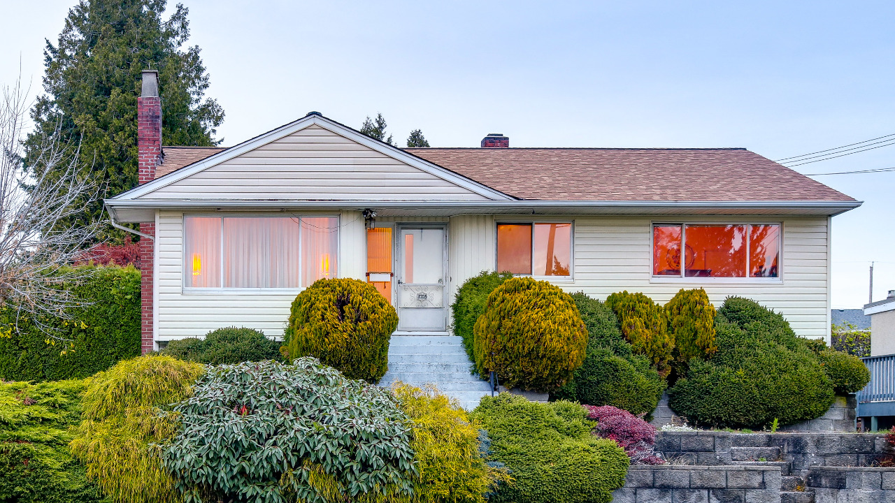 3705 Clinton St, Burnaby, BC, V5J 2J9 Scene 1