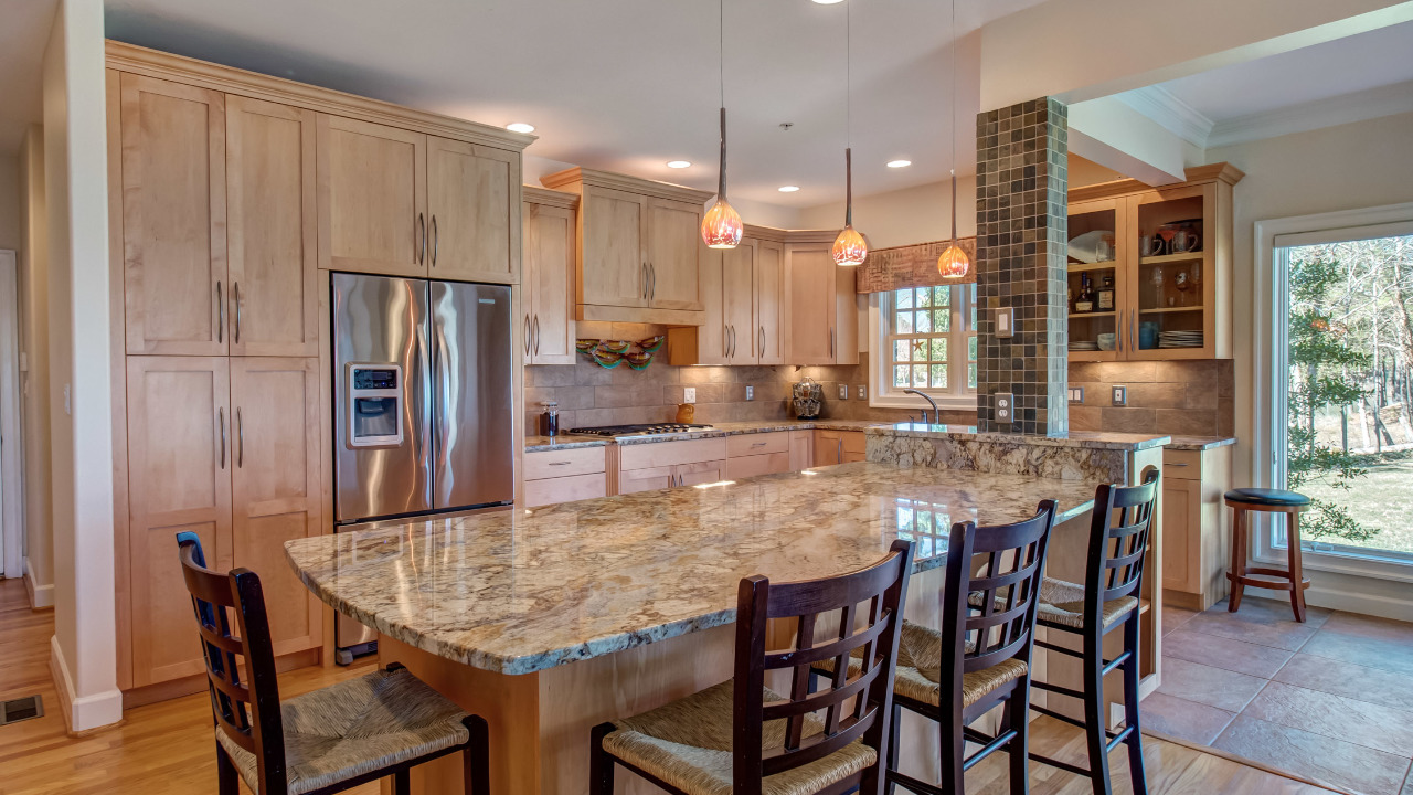 Kitchen/Breakfast Bar