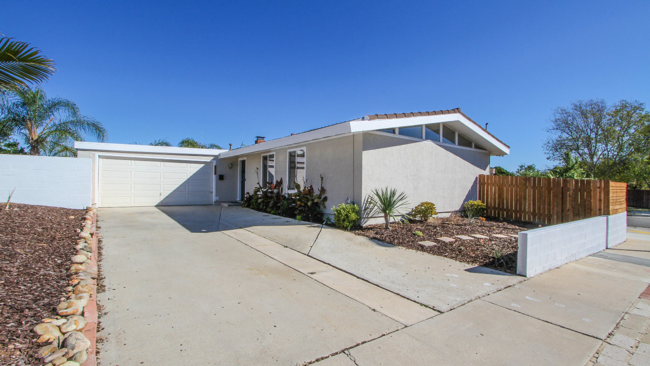 3335 Towser St., San Diego, CA, 92123 Scene 1