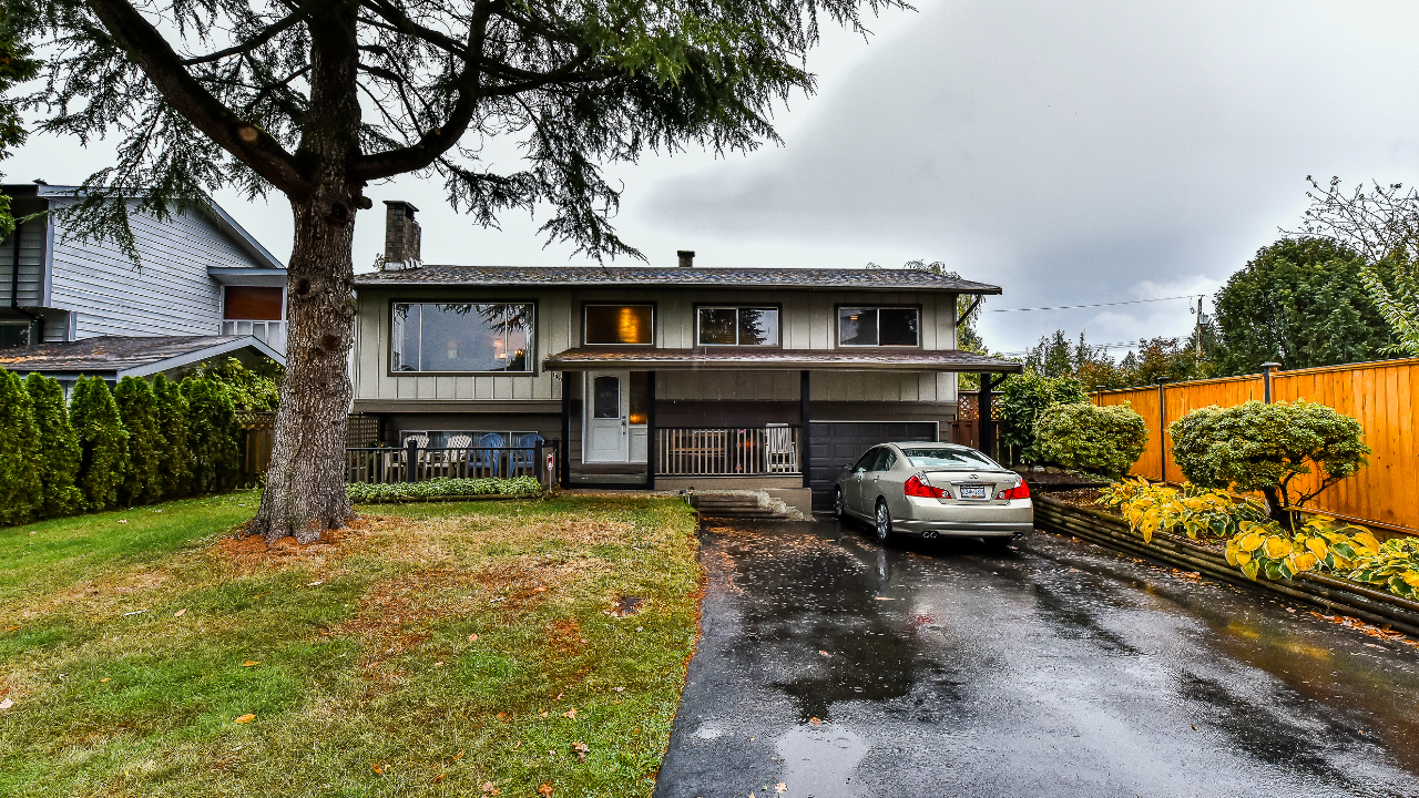 10964 SWAN CRESCENT, North Surrey, BC, V3R 5B6 Scene 1