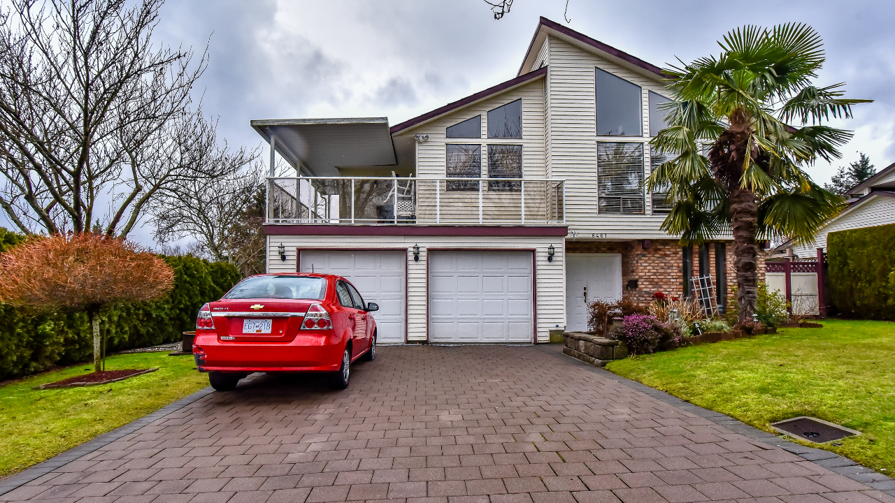 8461 153A St., Surrey, BC, V3S 6H7 Scene 1