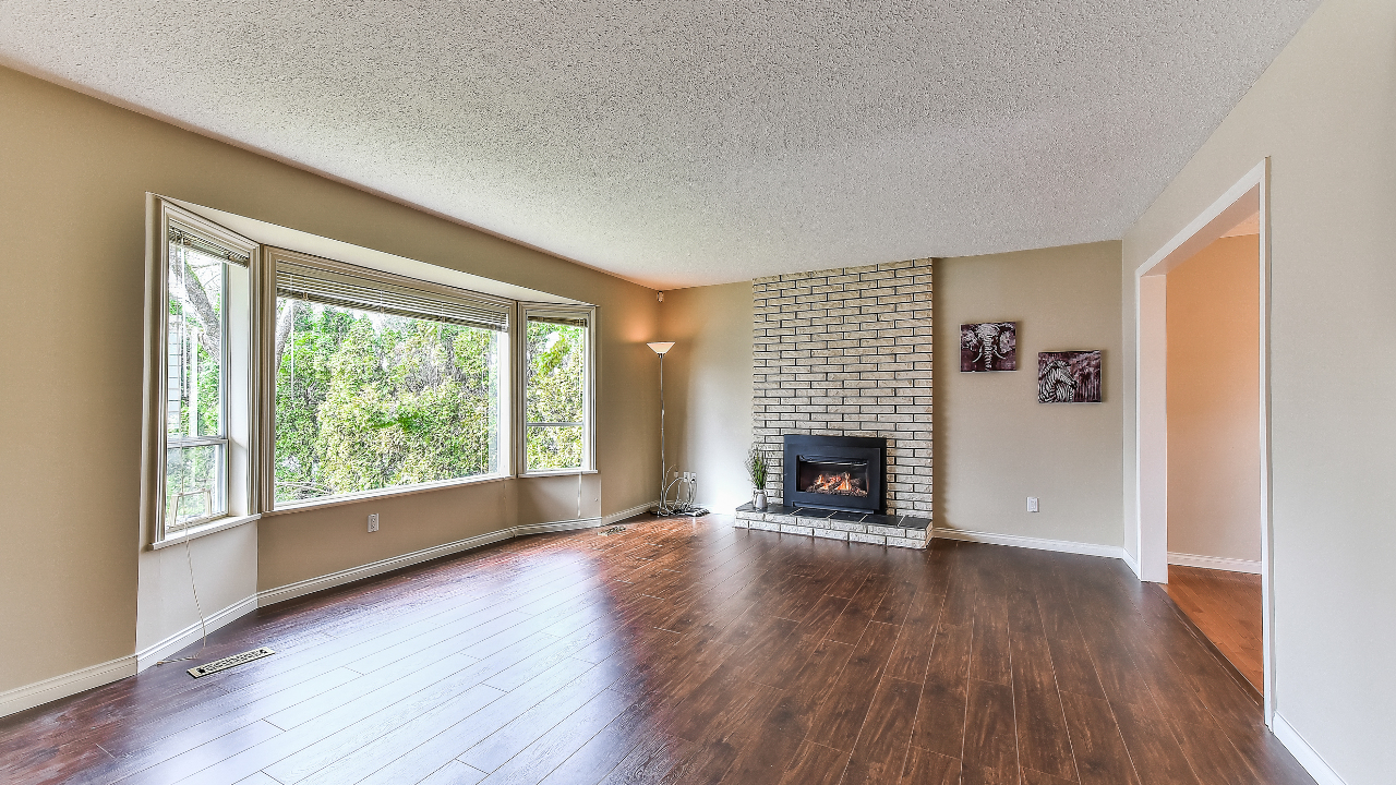 9086 146A St, Surrey, BC, V3R 6X7 Scene 3