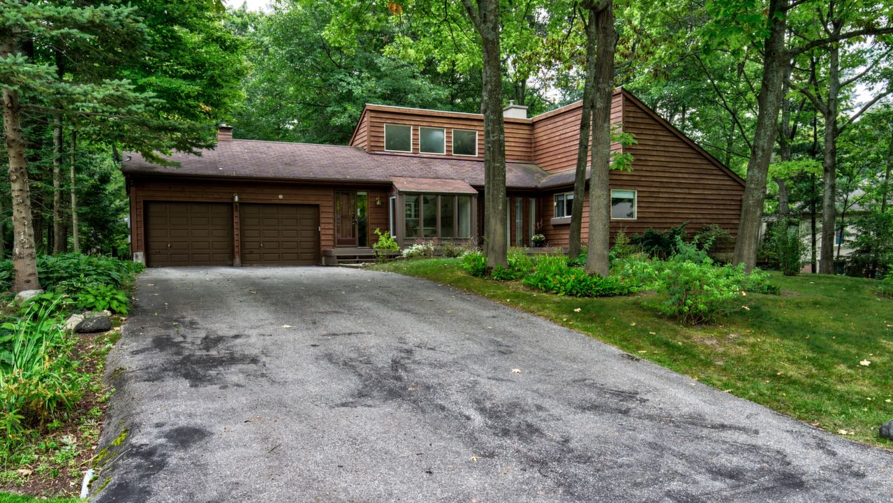 PAVED DRIVEWAY