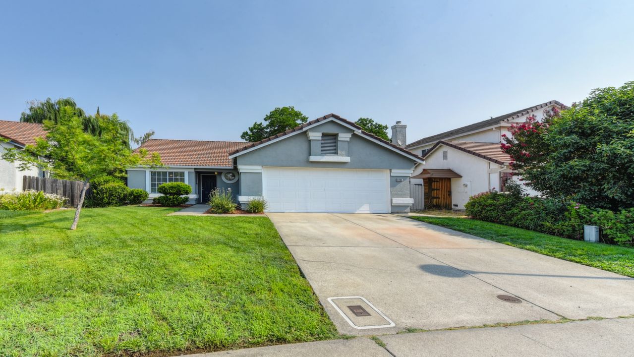 8266 Sunny Creek Way, Sacramento, CA, 95823 Scene 1