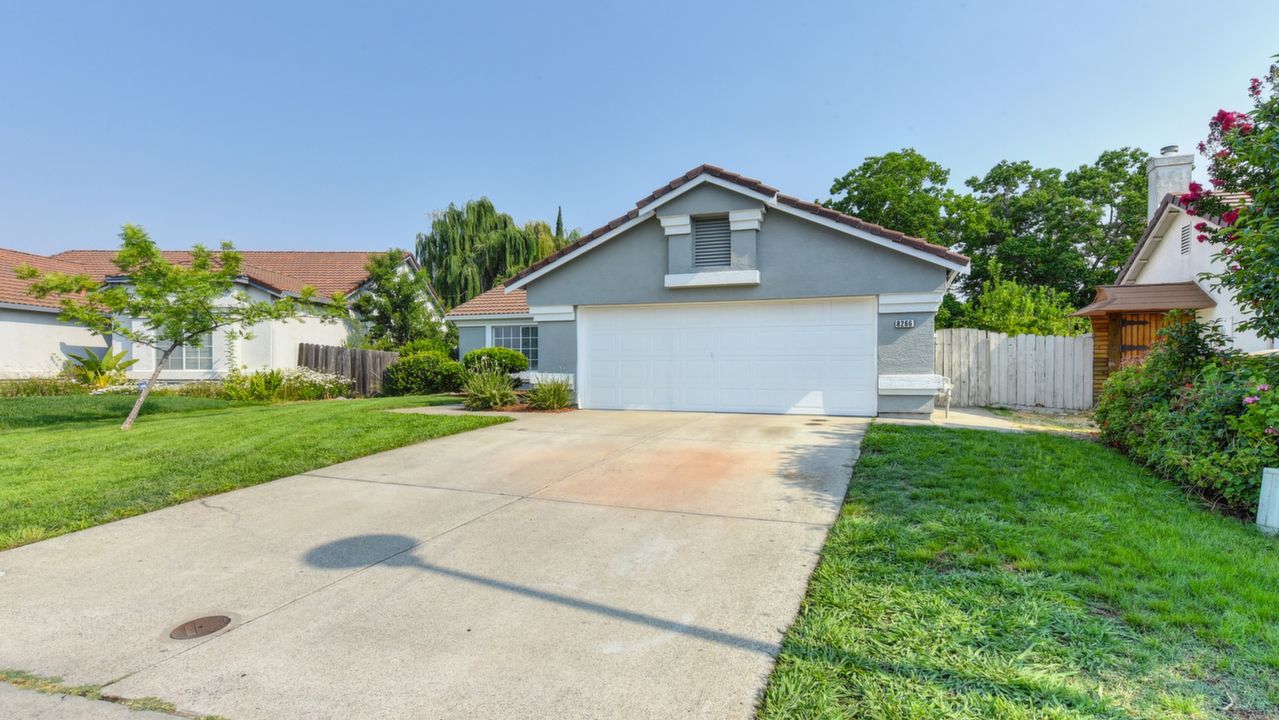 8266 Sunny Creek Way, Sacramento, CA, 95823 Scene 3