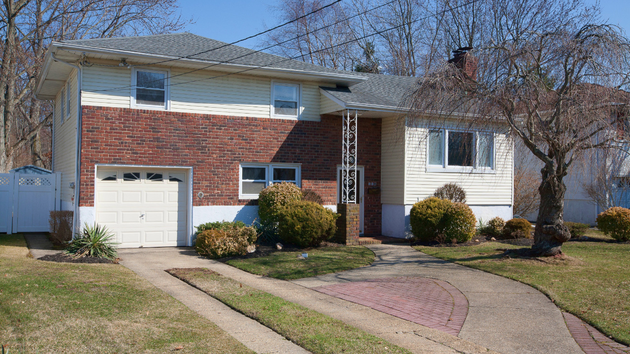 118 Block Blvd, Massapequa Park, NY, 11762 Scene 1