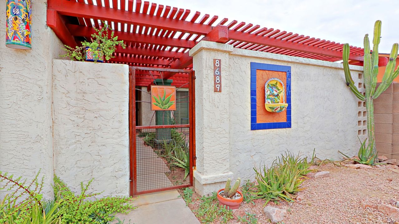 Courtyard Entrance 1