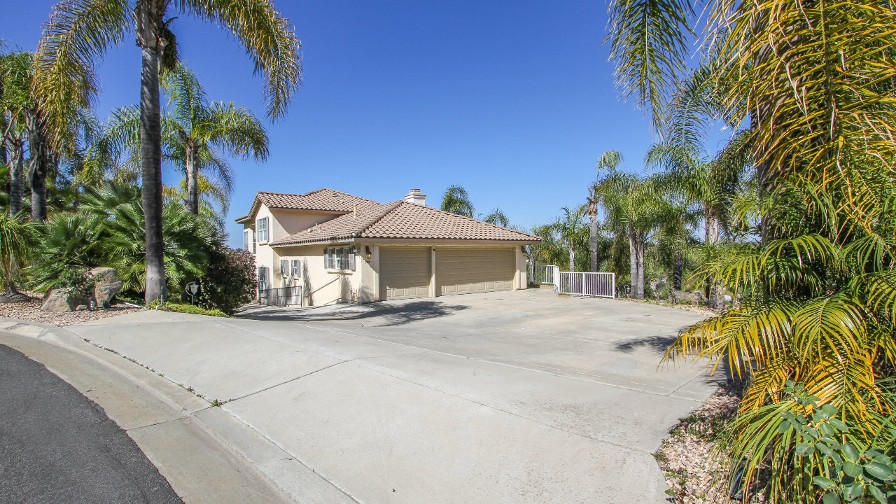 1966 Cresthaven Dr., Vista, CA, 92084 Scene 1