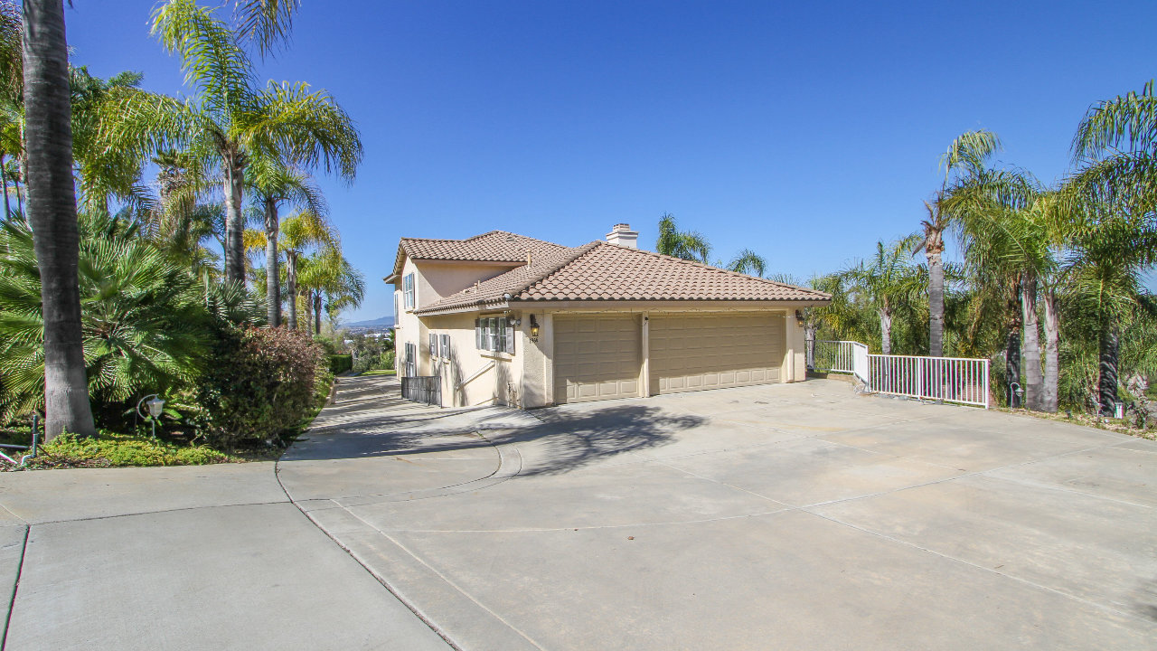 1966 Cresthaven Dr., Vista, CA, 92084 Scene 2