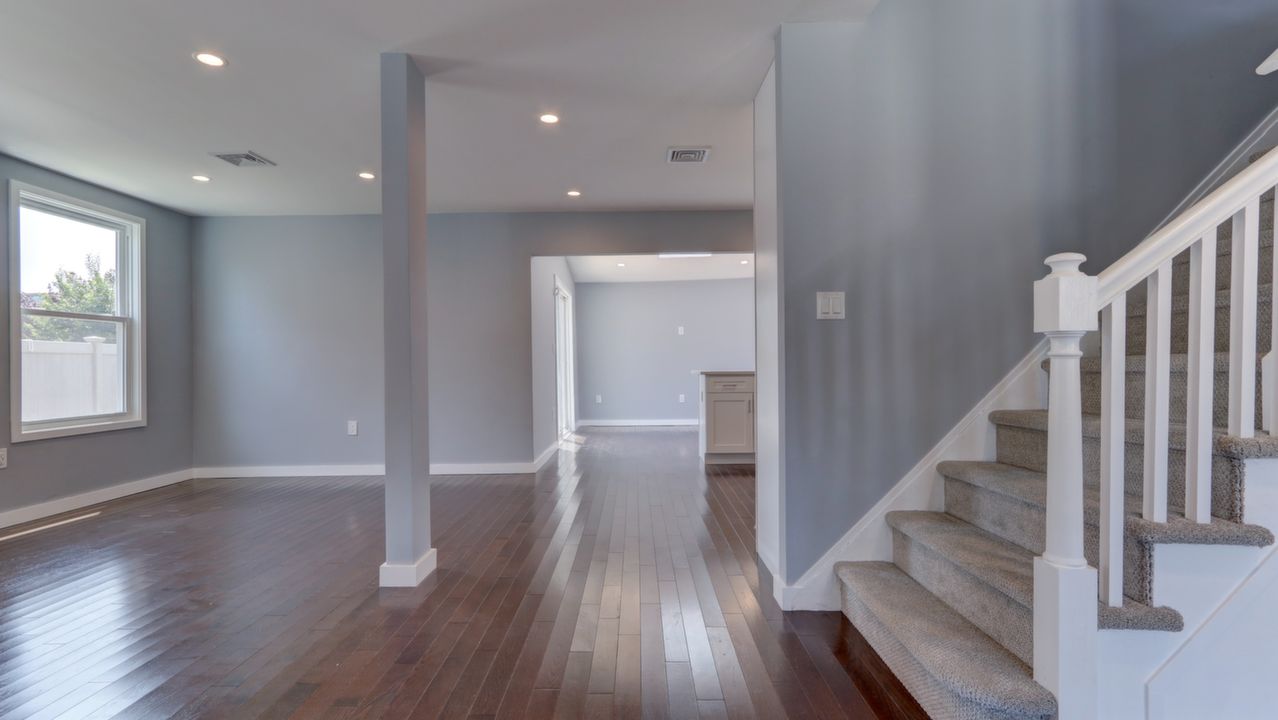 Foyer-Living Room