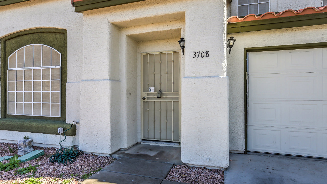 Exterior Front Entry