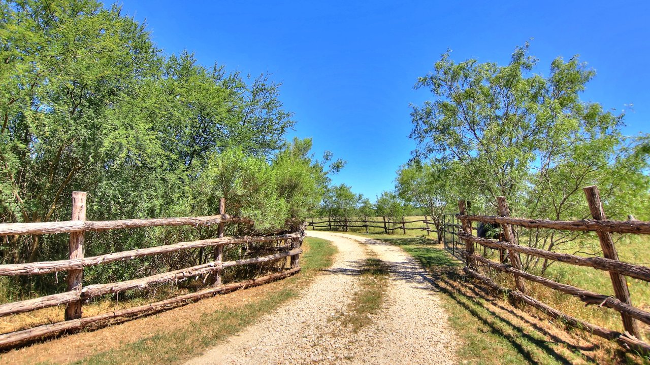 Ranchers Retreat Gated Driveway