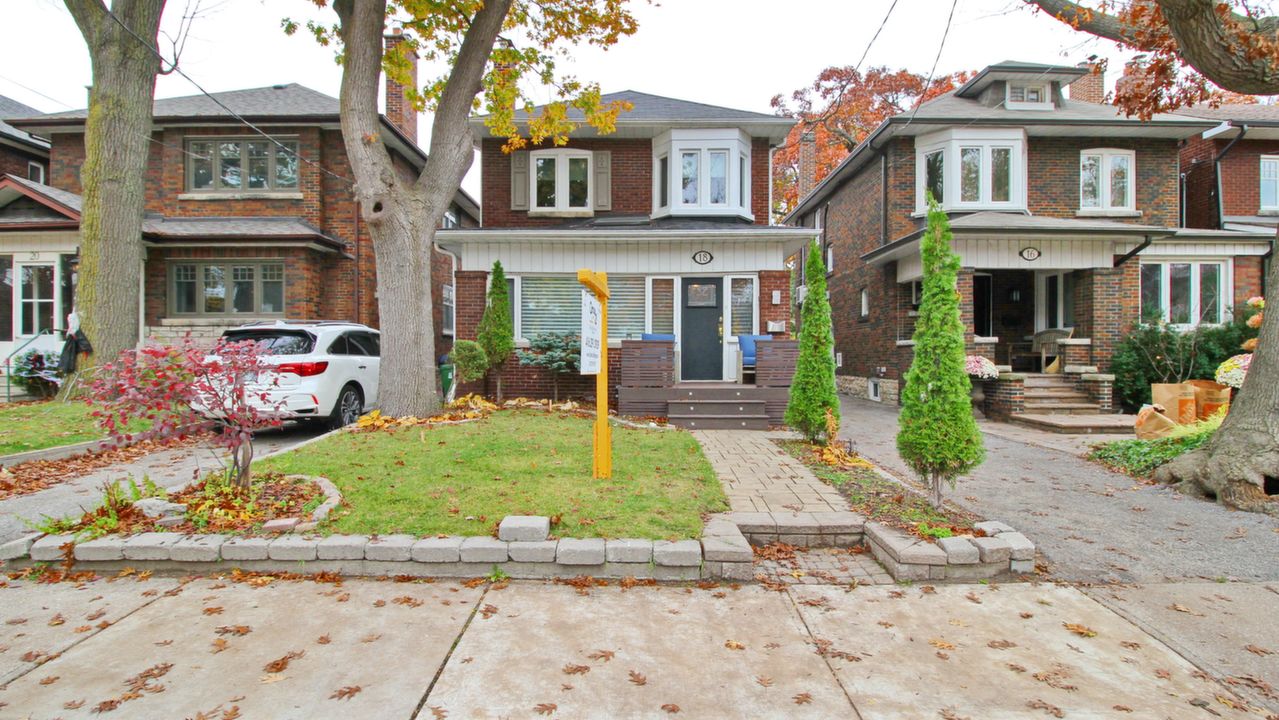 18 Humberview Rd, Toronto-York, ON, M6S 1W6 Scene 1