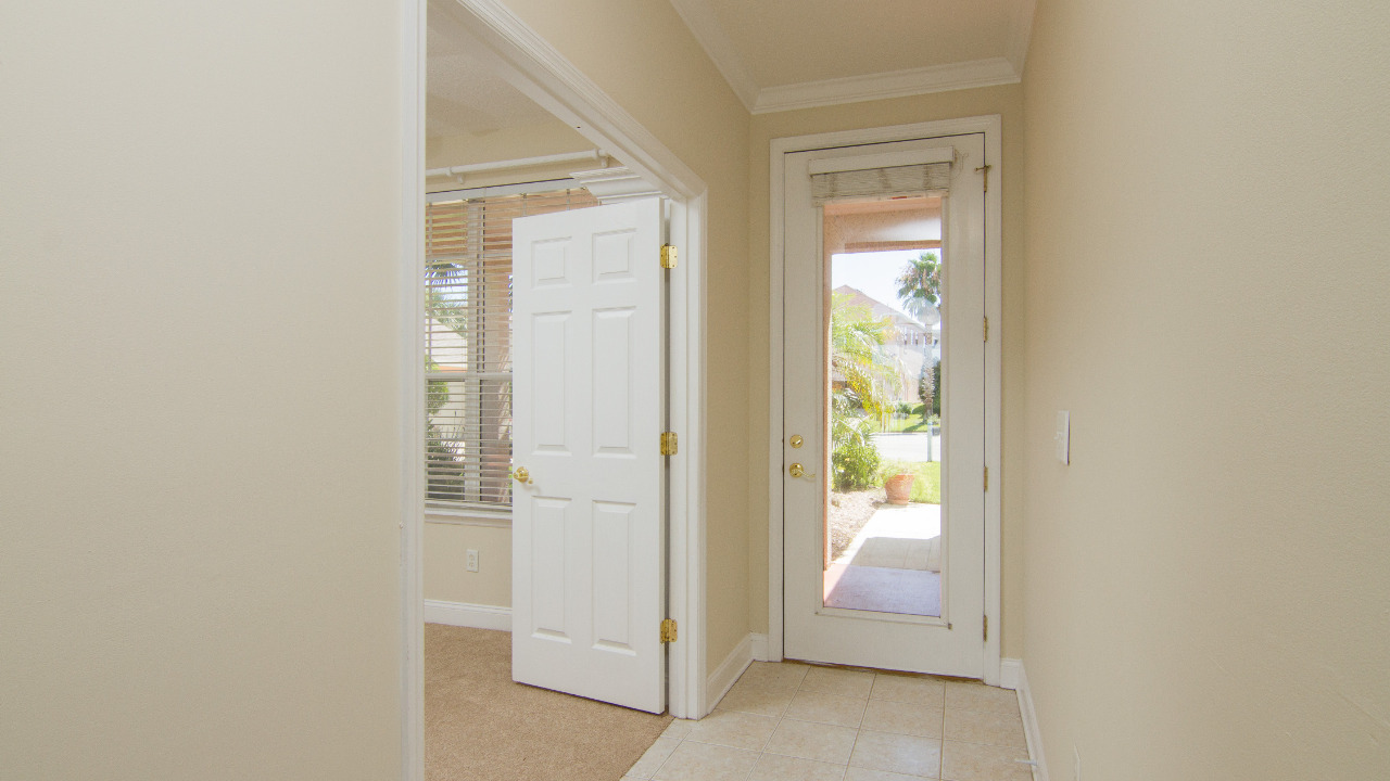 Foyer & 4th Bedroom Entry