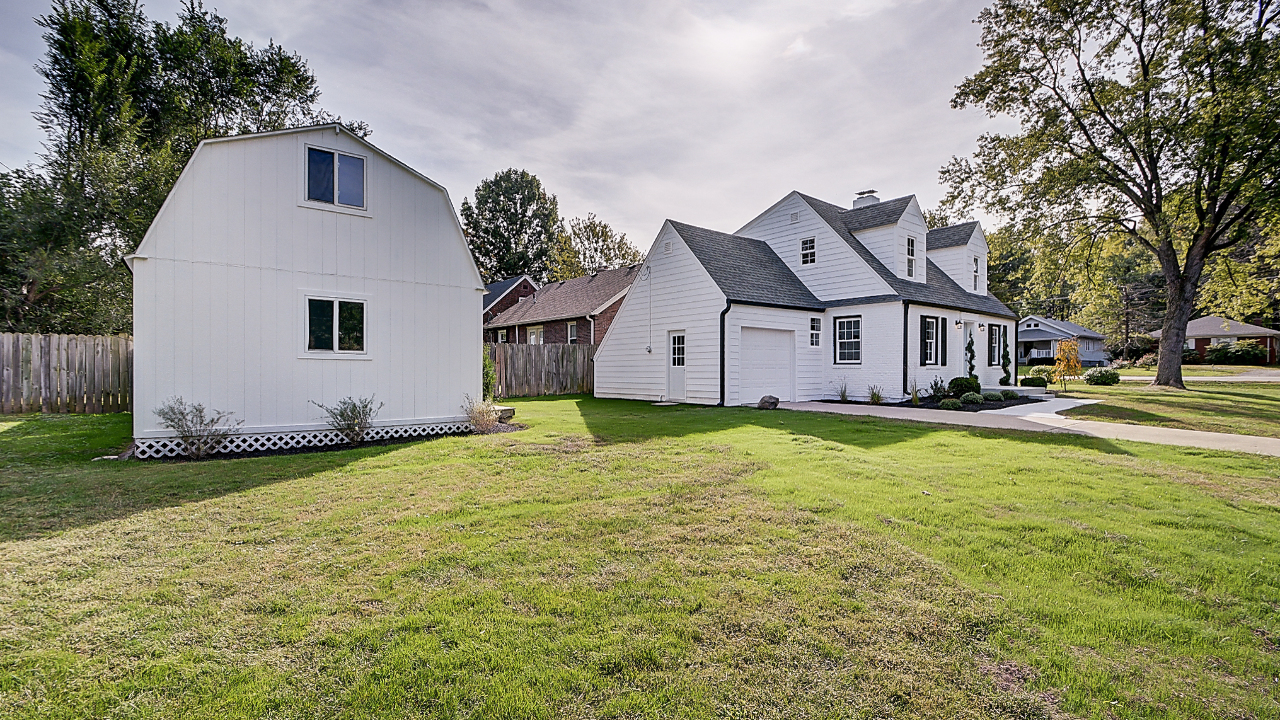 Yard/Barn View