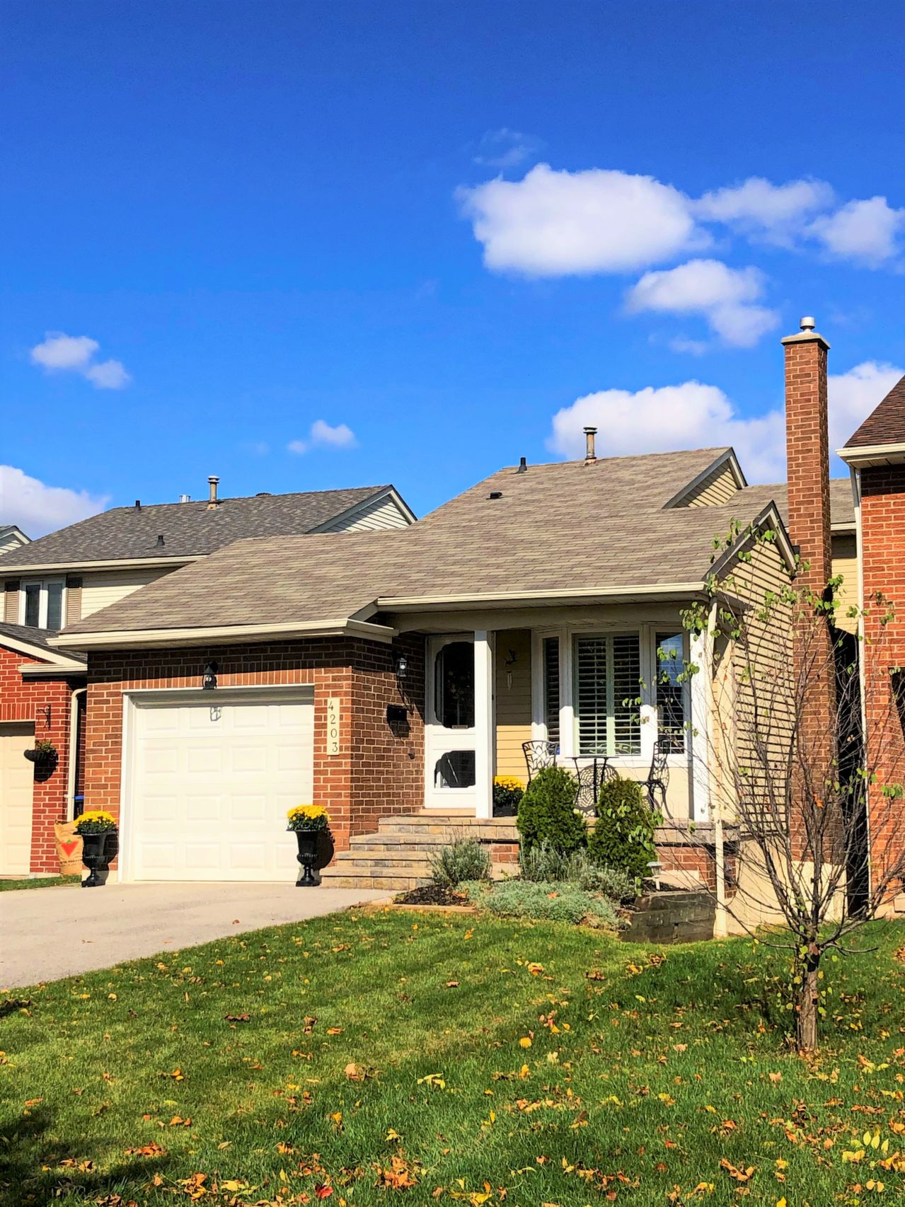 4203 Stonemason Crescent, Mississauga, ON, L5L 2Z6 Scene 1