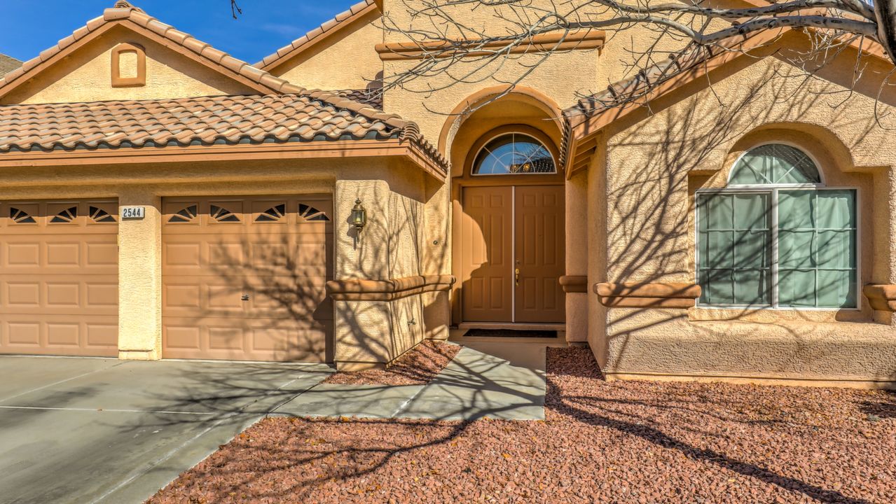 Exterior Front Entry