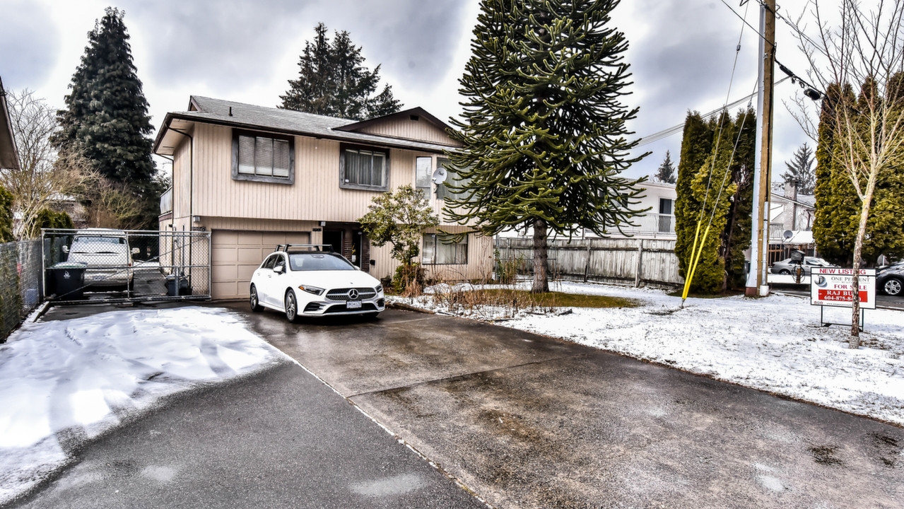 9433 139A St, Surrey, BC, V3V 5Y4 Scene 1