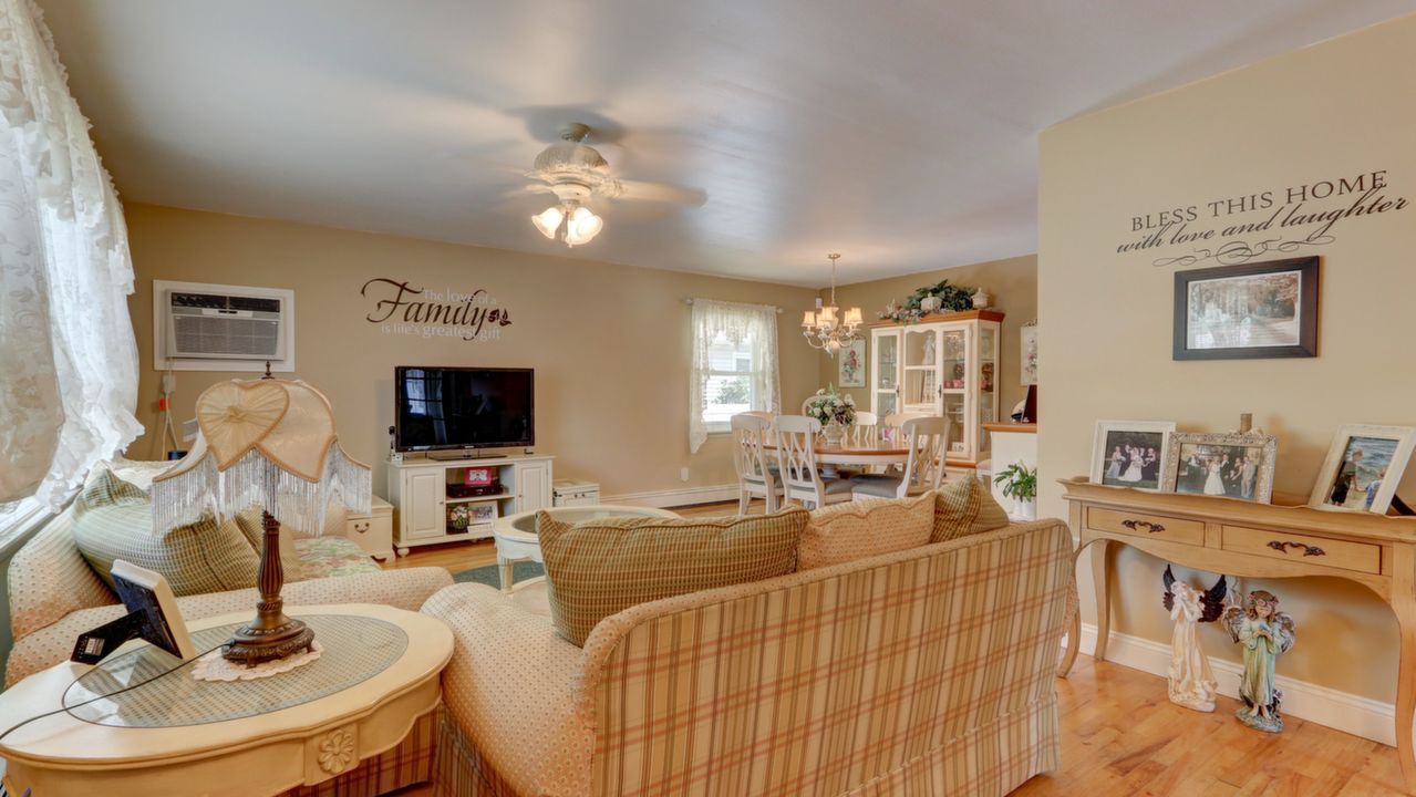 Foyer-Living Room