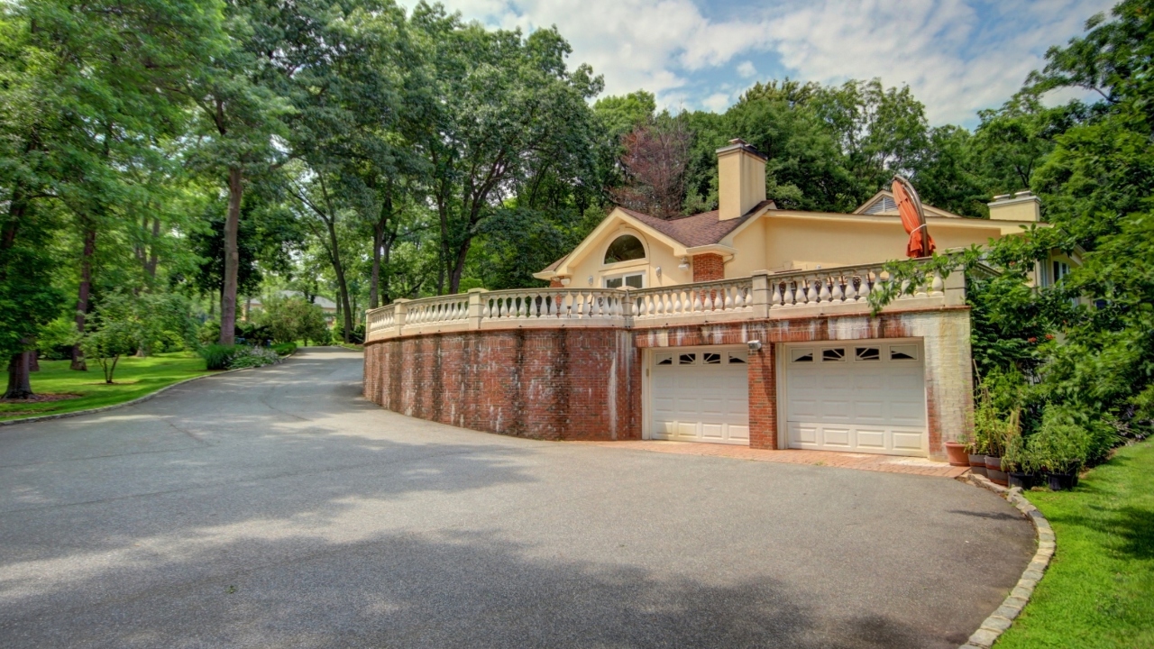 Front of House/Driveway Side