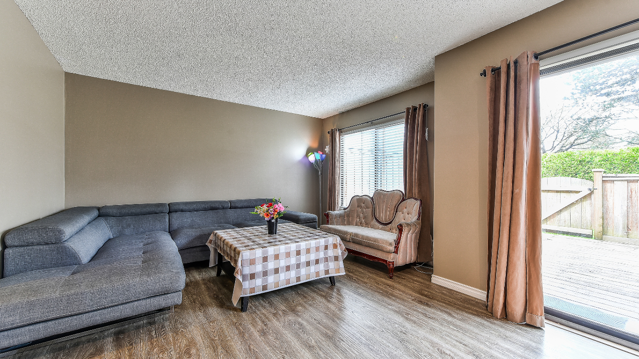 19-13990 74 Ave, Surrey, BC, V3W 7E6 Scene 2