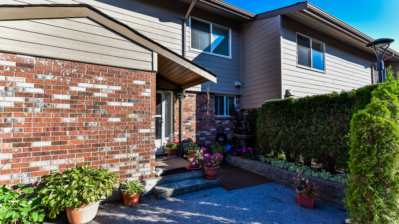 19-10740 Guildford Drive, Surrey, BC, V3R 1W6 Scene 1